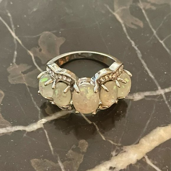 Elegant Opal and Silver Women's Ring - Picture 7 of 8